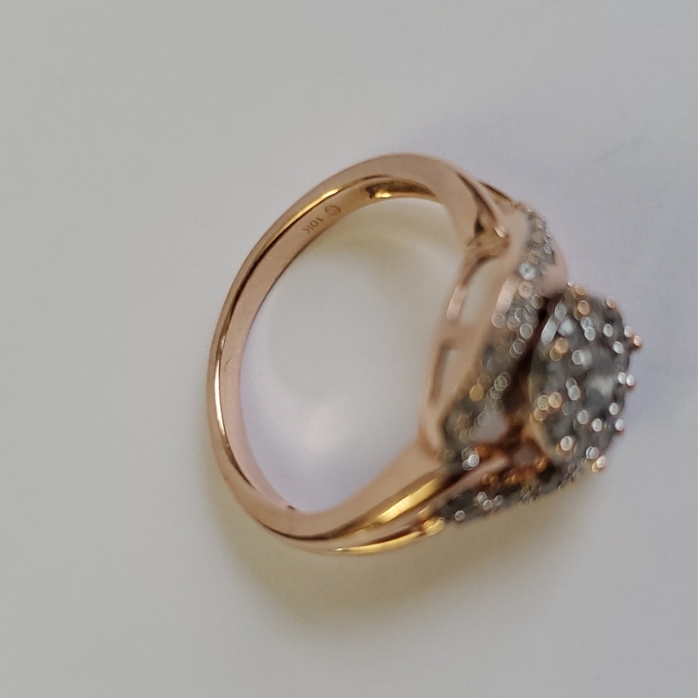 Watch Video / 10K Gold Halo Diamond Princess Ring - Picture 7 of 9